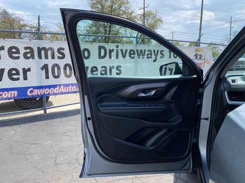 Used 2024 GMC Terrain SLE AWD/4WD image 12