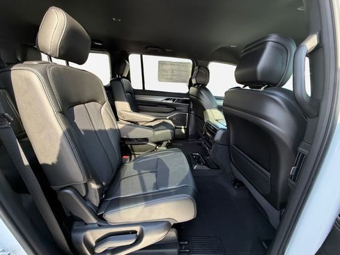 New 2026 Jeep Grand Wagoneer 4WD image 34