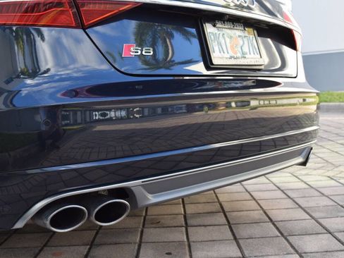 Used 2015 Audi S8 image 20