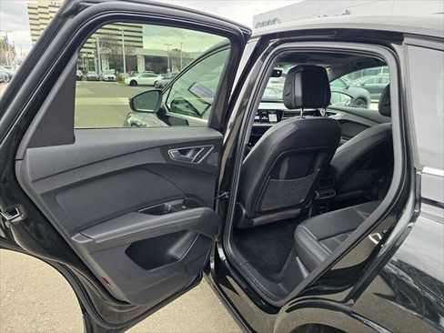 Used 2024 Audi Q4 e-tron Premium Plus image 17