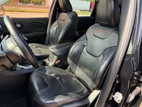 Used 2018 Jeep Cherokee Trailhawk w/ Quick Order Package 23L AWD/4WD image 32
