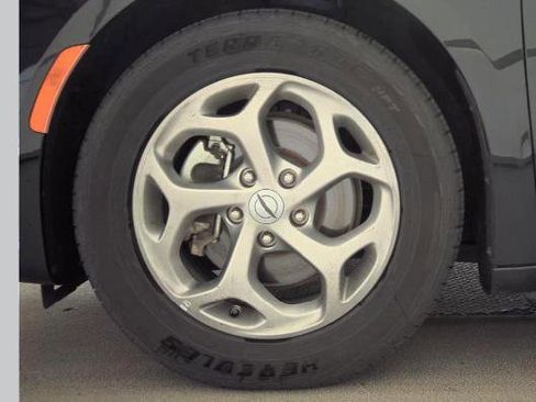 Used 2023 Chrysler Pacifica Limited image 9