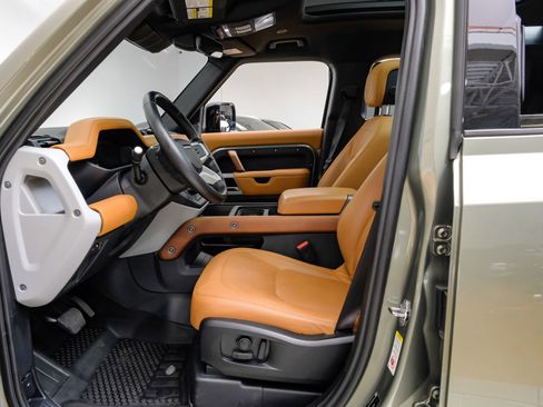 Used 2023 Land Rover Defender 110 SE image 4