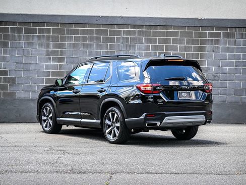 Used 2024 Honda Pilot Touring image 4