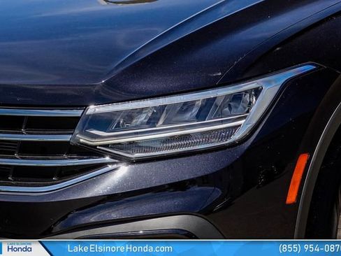 Used 2022 Volkswagen Tiguan SE w/ Panoramic Sunroof Package FWD image 5