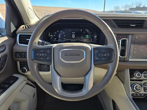 Used 2022 GMC Yukon XL Denali w/ Denali Premium Package image 19