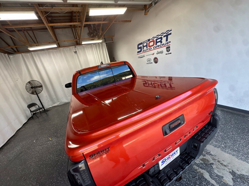 Used 2017 Toyota Tacoma TRD Off-Road w/ Tow Package (A/T) AWD/4WD image 9