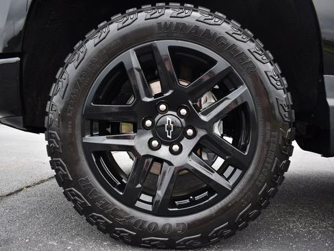 Used 2024 Chevrolet Silverado 1500 Custom Trail Boss w/ LPO, Dark Essentials Package image 17