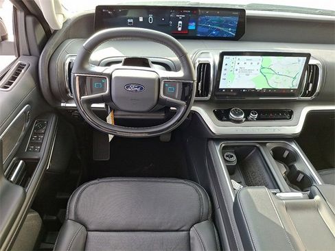 New 2025 Ford Expedition Max Platinum w/ Driver's Package image 8