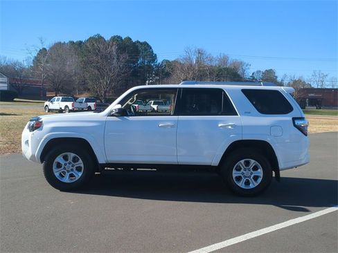Used 2018 Toyota 4Runner SR5 image 10