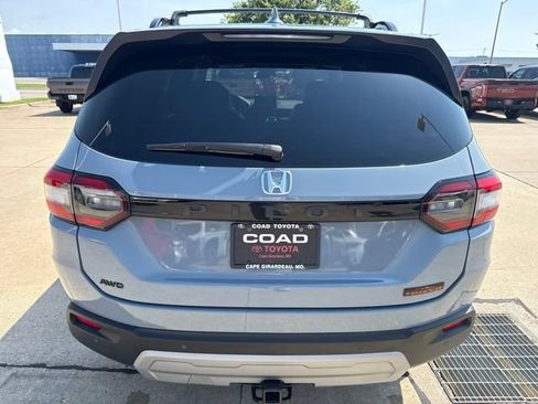 Used 2023 Honda Pilot TrailSport image 4