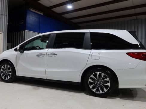 Used 2024 Honda Odyssey EX-L image 2