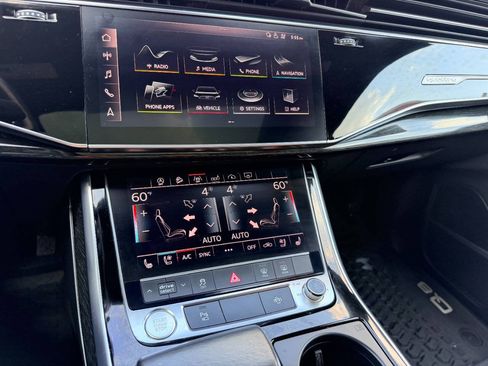Used 2019 Audi Q8 Premium Plus w/ Premium Plus AWD/4WD image 37