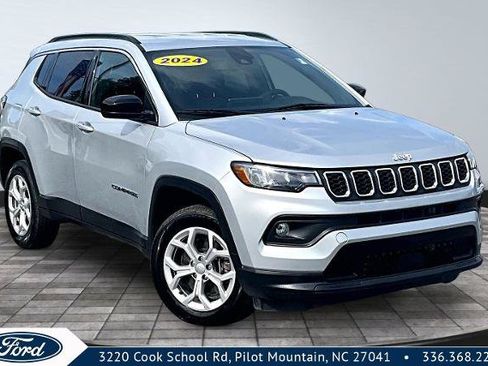 Used 2024 Jeep Compass Latitude AWD/4WD image 1