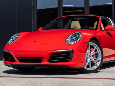 Certified 2019 Porsche 911 Targa 4S image 7