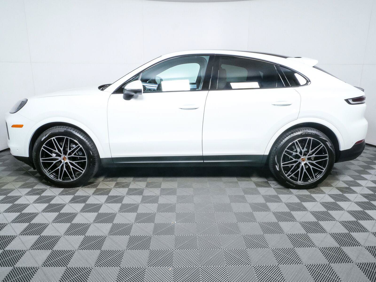 New 2026 Porsche Cayenne Coupe AWD/4WD image 2