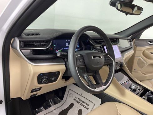 Used 2023 Jeep Grand Cherokee 4WD 4xe image 15