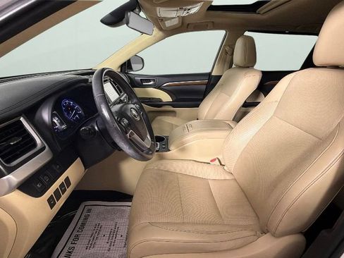 Used 2019 Toyota Highlander Limited FWD image 17