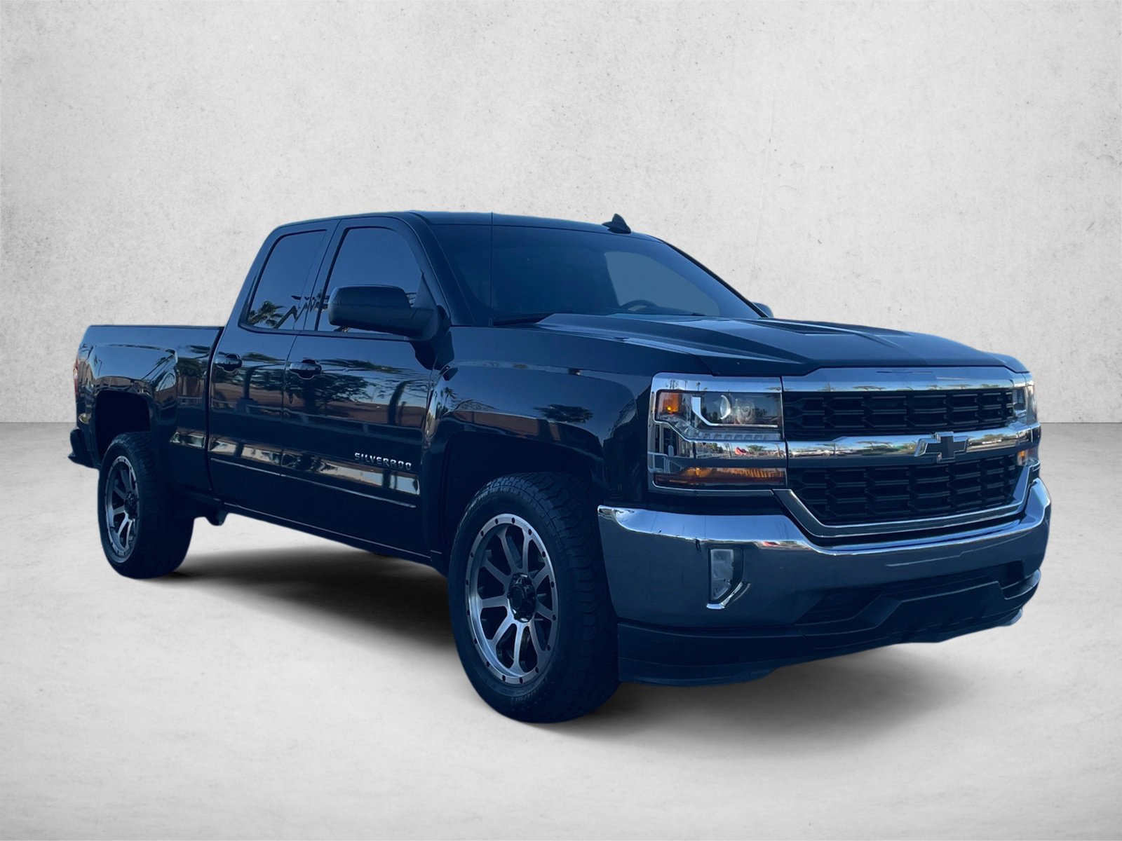 Used 2018 Chevrolet Silverado 1500 LT w/ All Star Edition RWD image 3