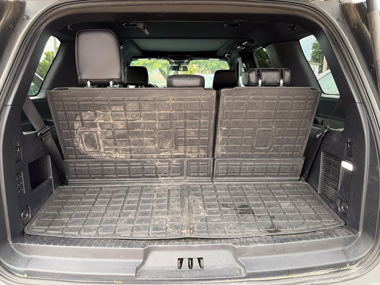 Used 2021 Ford Expedition Limited AWD/4WD image 2