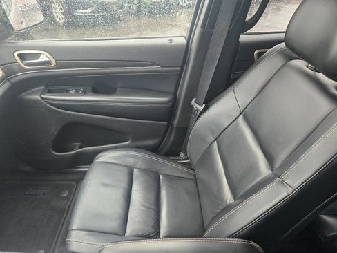 Used 2017 Jeep Grand Cherokee Limited image 20