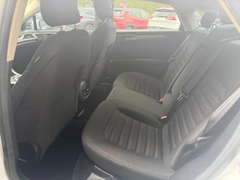 Used 2018 Ford Fusion SE w/ Fusion SE Technology Package FWD image 20