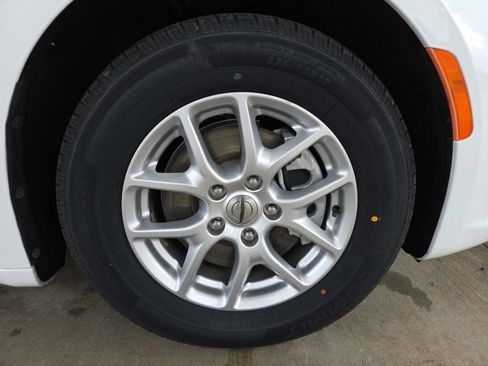 Used 2022 Chrysler Pacifica Touring-L image 64