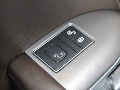 Used 2018 Land Rover Range Rover Sport HSE image 30