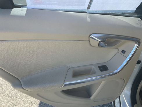 Used 2014 Volvo S60 T5 image 25