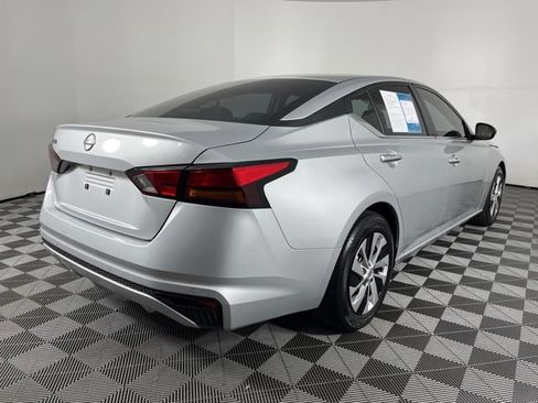 Used 2024 Nissan Altima 2.5 S FWD image 12