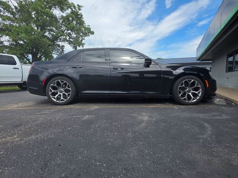 Used 2017 Chrysler 300 S w/ 300S Premium Group RWD image 4