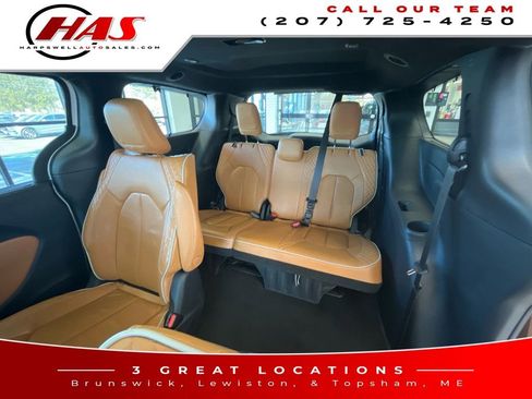 Used 2023 Chrysler Pacifica Pinnacle image 11