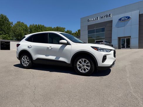 Used 2023 Ford Escape Active w/ Tech Pack #2 AWD/4WD image 2