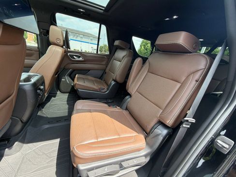 Used 2022 Chevrolet Tahoe High Country w/ Premium Package AWD/4WD image 23