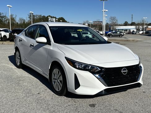 Used 2025 Nissan Sentra S image 3