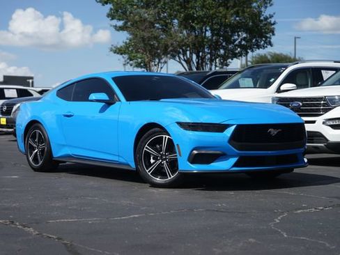 Used 2025 Ford Mustang Coupe RWD image 2