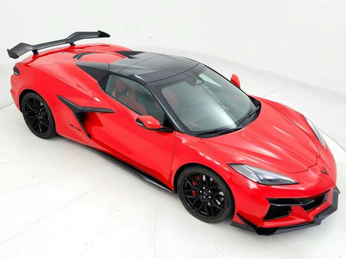 Used 2024 Chevrolet Corvette Z06 image 18