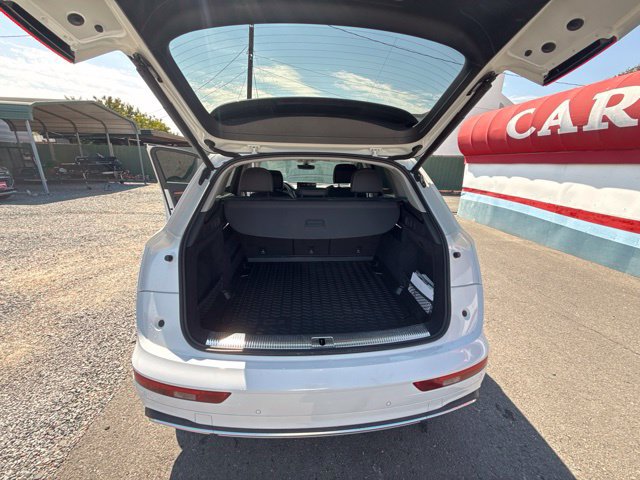 Used 2021 Audi Q5 Prestige w/ Prestige Package AWD/4WD image 17