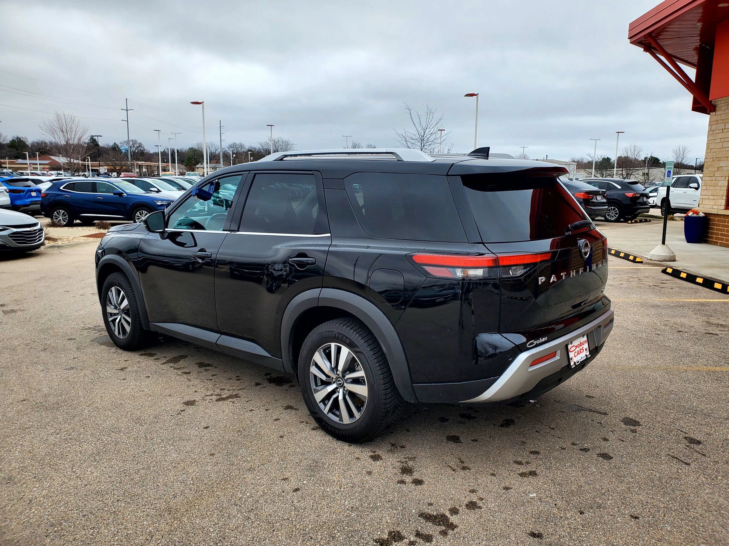 Used 2024 Nissan Pathfinder SL w/ Cargo Package FWD image 7