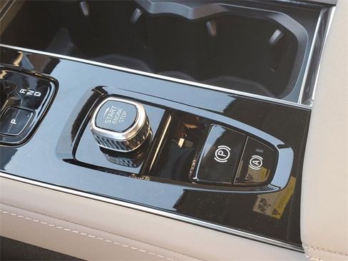 New 2026 Volvo XC90 B6 Ultra w/ Protection Package Premier image 25