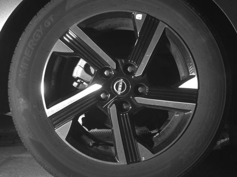 Used 2025 Nissan Sentra SV image 12