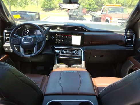 Certified 2024 GMC Sierra 2500 Denali Ultimate AWD/4WD image 23