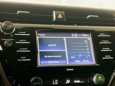 Used 2020 Toyota Camry SE w/ Convenience Package FWD image 27
