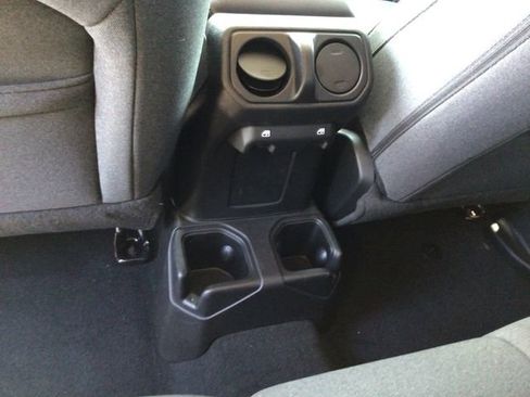 Used 2024 Jeep Gladiator Sport AWD/4WD image 40