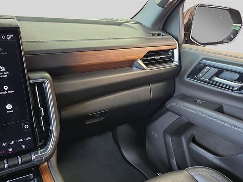 Used 2025 GMC Yukon XL Denali AWD/4WD image 26