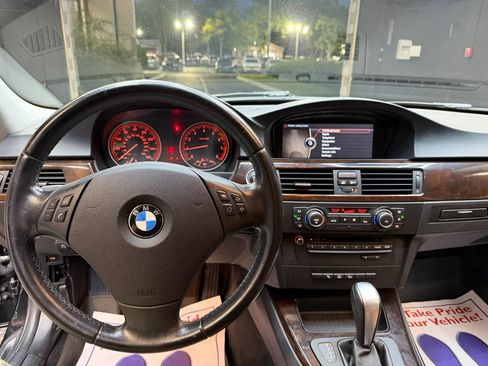 Used 2011 BMW 335i xDrive Sedan AWD/4WD image 17