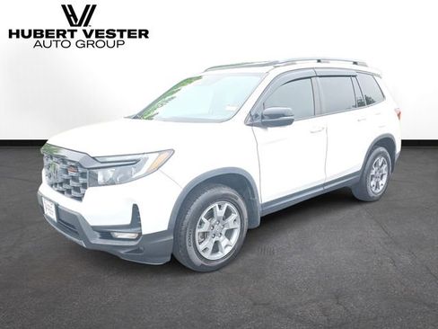 Used 2023 Honda Passport TrailSport image 2