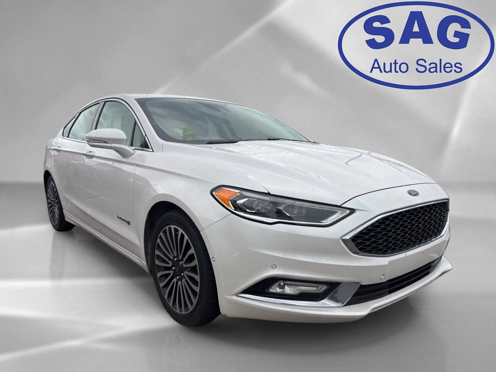 Used 2017 Ford Fusion Platinum FWD image 2