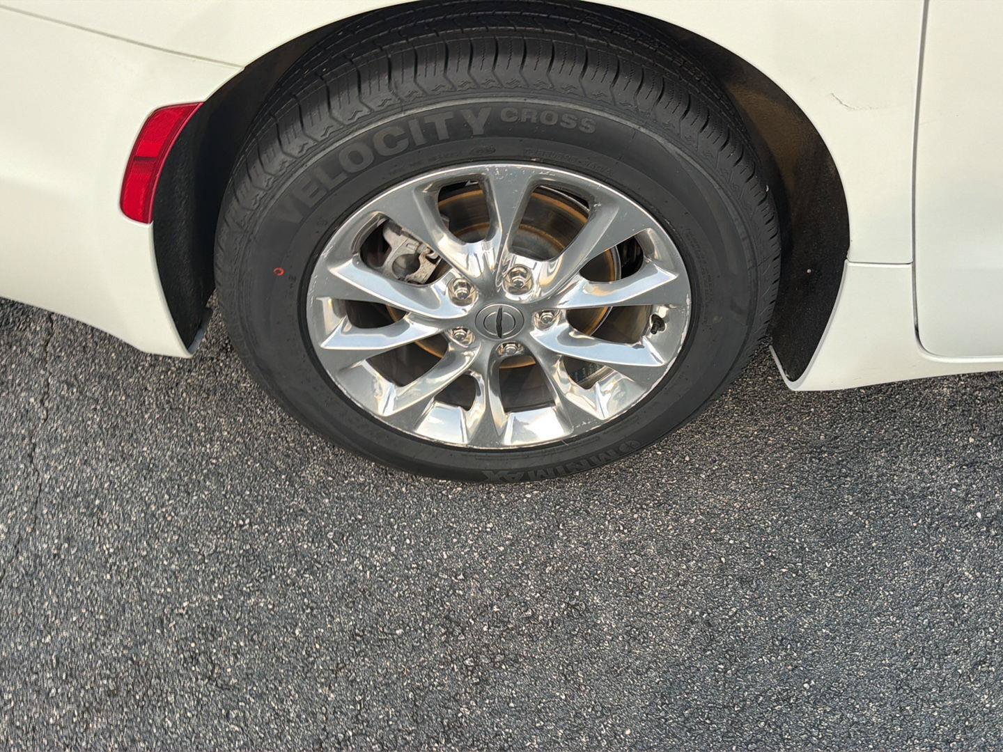 Used 2021 Chrysler Pacifica Touring-L FWD image 39