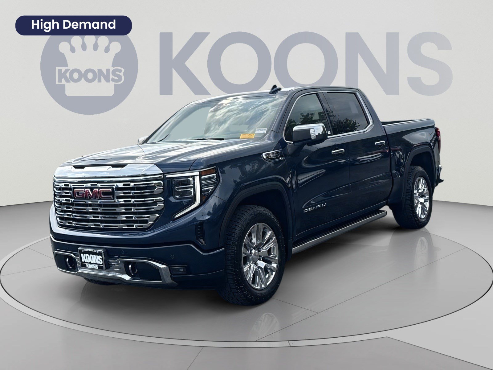 Used 2023 GMC Sierra 1500 Denali w/ Technology Package AWD/4WD image 1